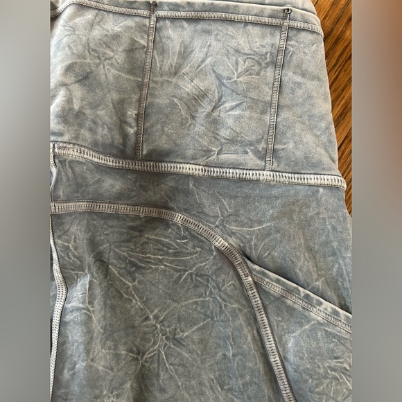 Lululemon leggings size 2 - Picture 5 of 6